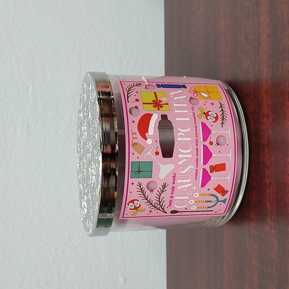 🛍️ Bath & Body Works CLAUSMOPOLITAN 3-Wick Candle - Picture 1 of 4